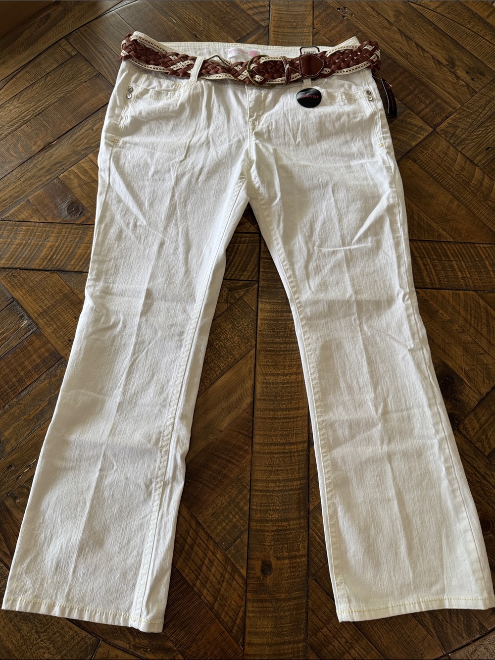NWT Ladies White Flare LOW RISE  Jean  Sz 17